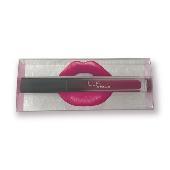 Huda Beauty ‘Passionista’ Demi Matte Cream Lipstick - Picture 3 of 5